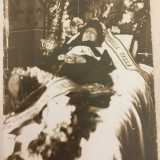 Melanie mor� 6 mesi dopo il suo arrivo in Puglia, nella notte tra il 14 e il 15 dicembre 1904. �Si racconta che un contadino passando sotto il suo balcone quella sera ud� un canto liturgico corale provenire dalla sua finestra � afferma Padre Angelo -: l'uom� pens� che la donna fosse in compagnia, invece Melanie fu ritrovata da sola a terra esanime�